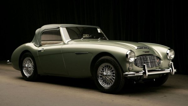 Хийли успява да реализира една истинска британска кола в лицето на Austin-Healey 3000.